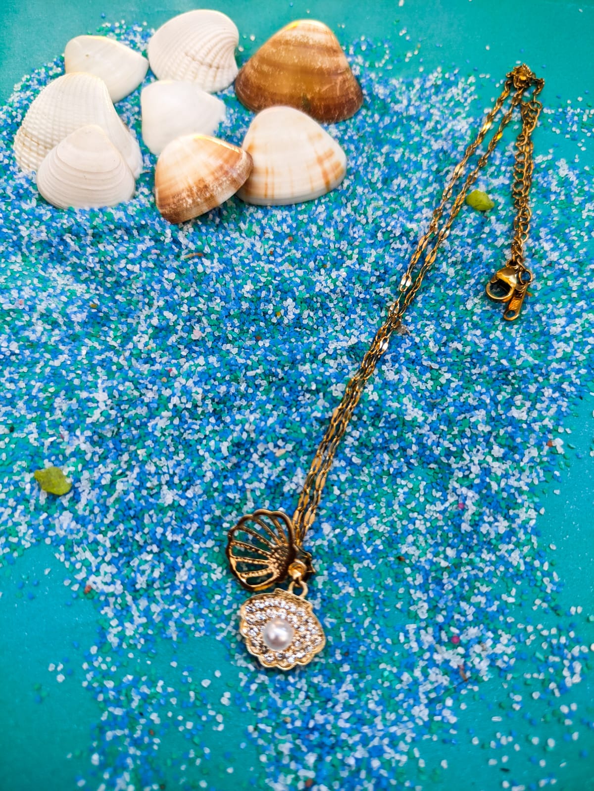 Feitos para brilhar com você sob o sol!
Nossos colares trazem a energia do verão em cada detalhe. Inspirados na natureza e no mar, eles são ideais para expressar sua essência com leveza, estilo e boas vibrações. 🌴💫